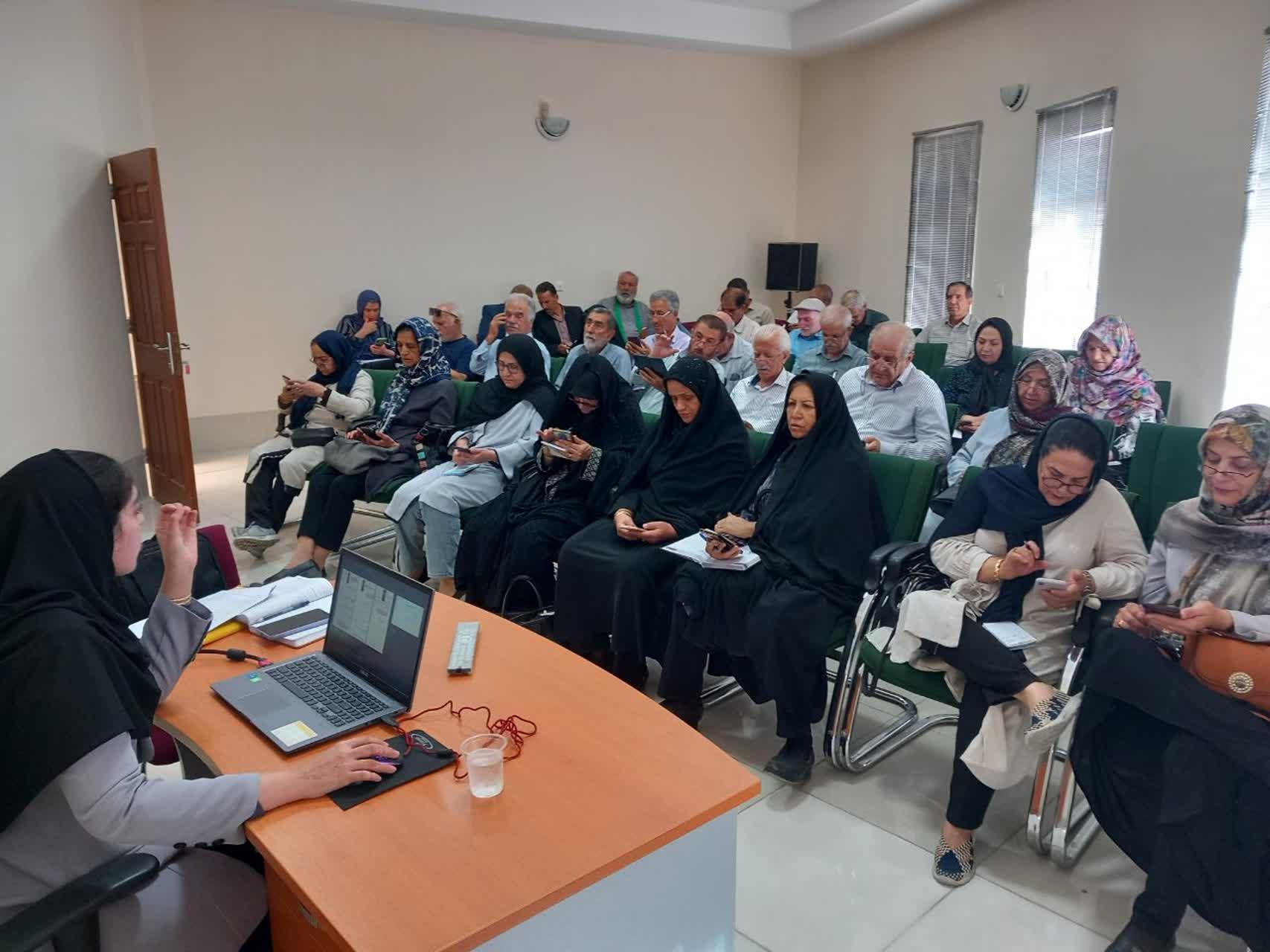 دوره آموزشی گوشی هوشمند در محل خانه مهر یزد برگزار شد