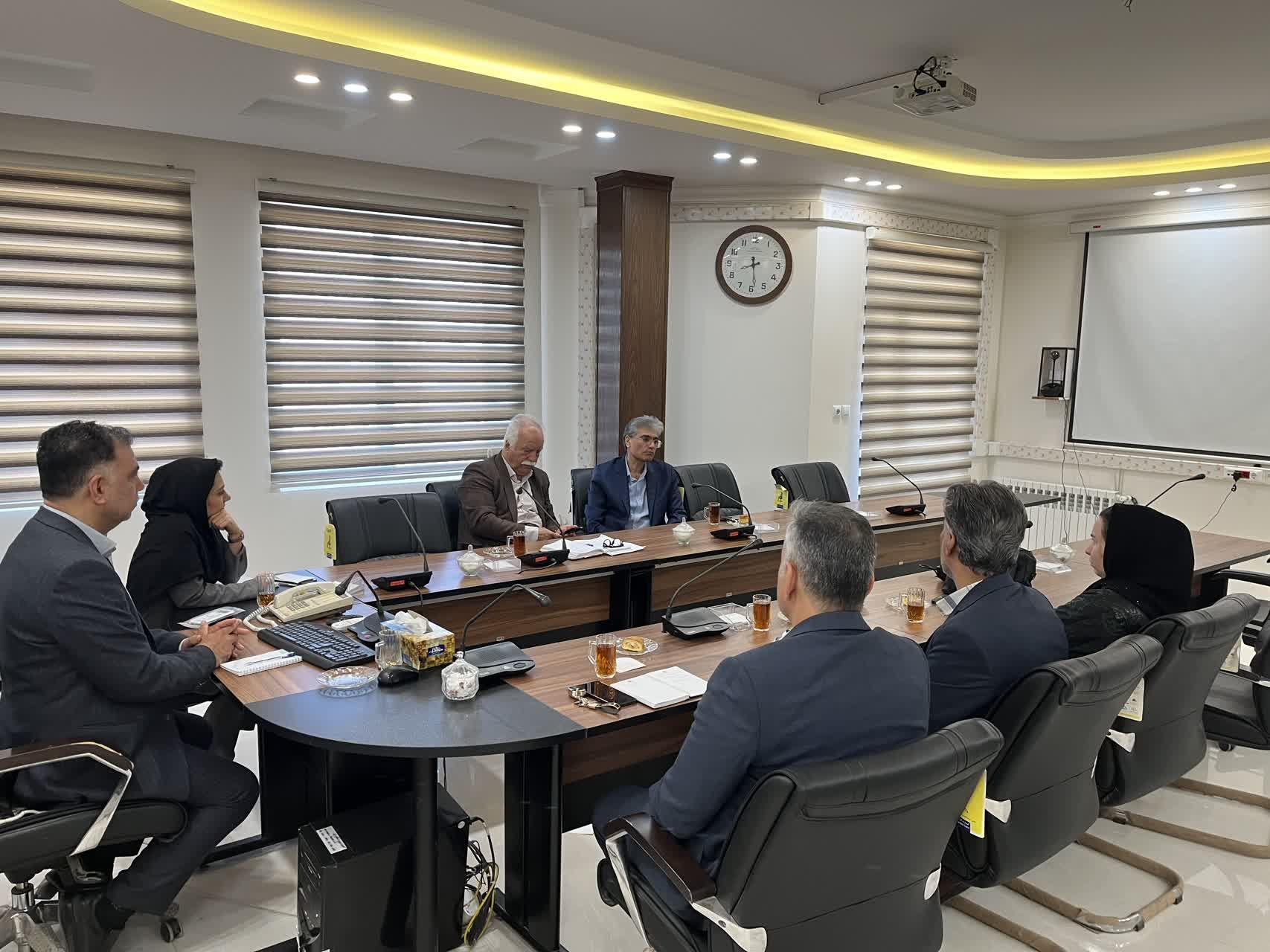 جلسه هم اندیشی مدیریت صندوق بازنشستگی استان یزد با سرپرستی بیمه دانا و رئیس کانون بارنشستگی برگزار ش...